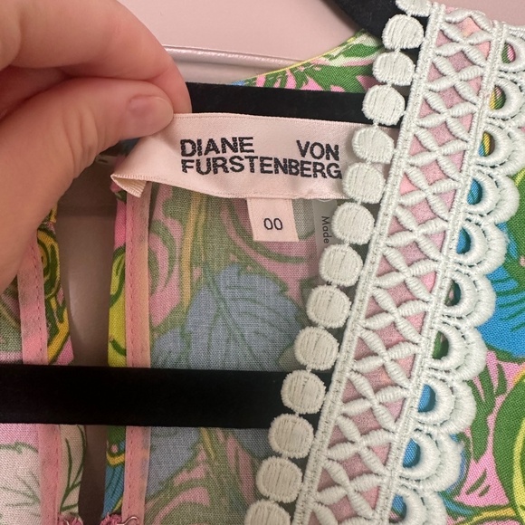 Diane Von Furstenberg Lina Embroidered Floral-Print Crepe Maxi Dress - Picture 4 of 5